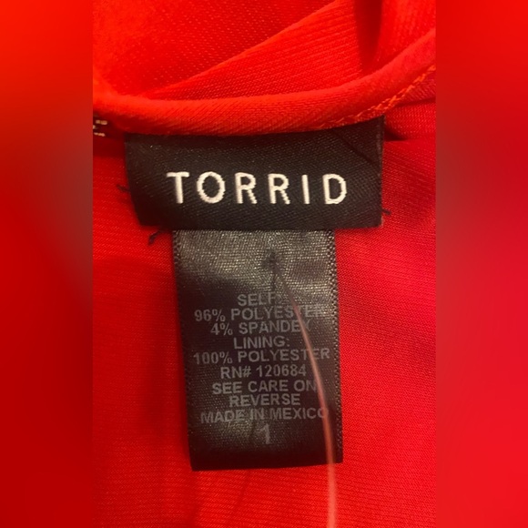 Torrid Woman’s Red Flattering Side Gathered Red Top Size 1 -14/16 - 1X NWOT - Picture 4 of 7
